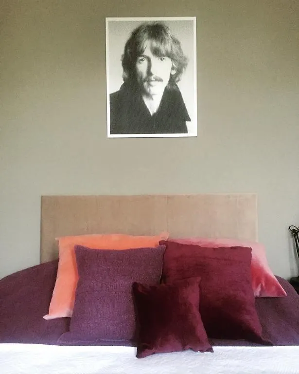 Sgt.Pepper'S Bnb Иксель