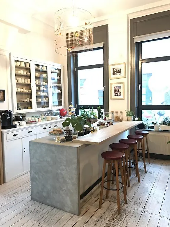 Sgt.Pepper'S Bnb Иксель 3*,
