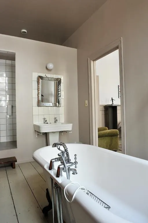 Sgt.Pepper'S Bnb Ixelles Bed & Breakfast